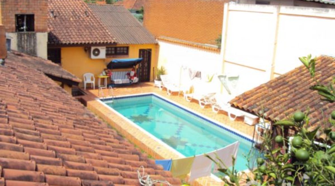 Casa à venda com 600m², 4 dormitórios, 17 vagas, no bairro Vila Assunção em Porto Alegre