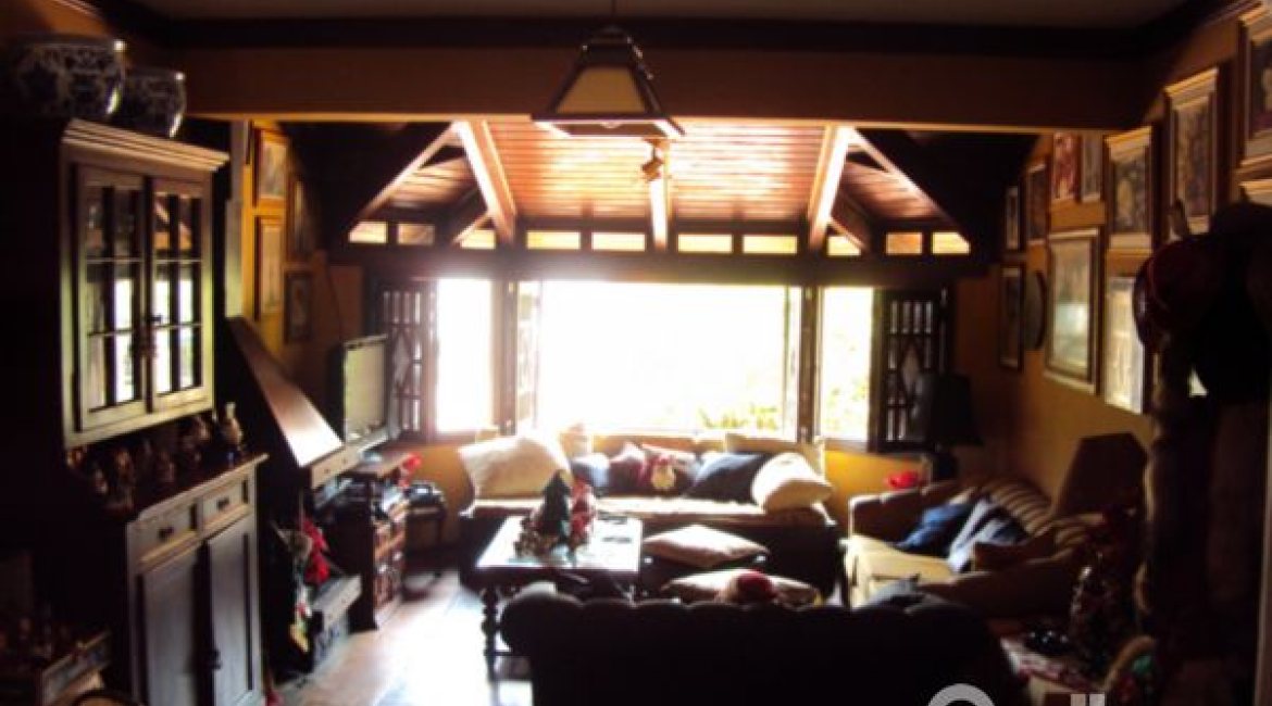 Casa à venda com 600m², 4 dormitórios, 17 vagas, no bairro Vila Assunção em Porto Alegre