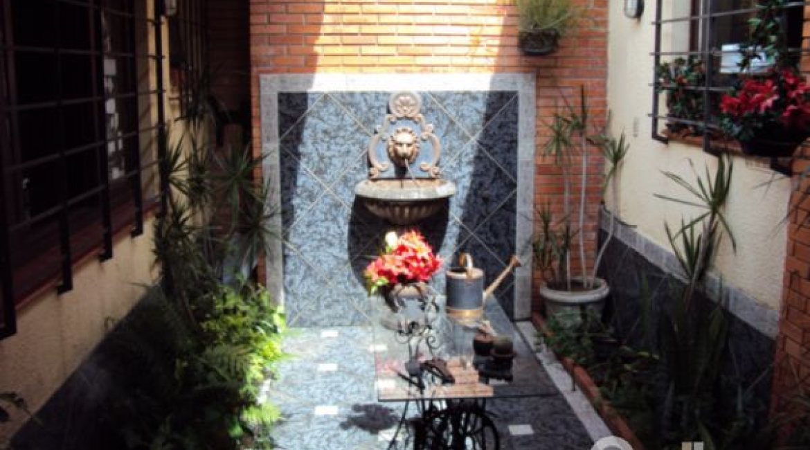 Casa à venda com 600m², 4 dormitórios, 17 vagas, no bairro Vila Assunção em Porto Alegre