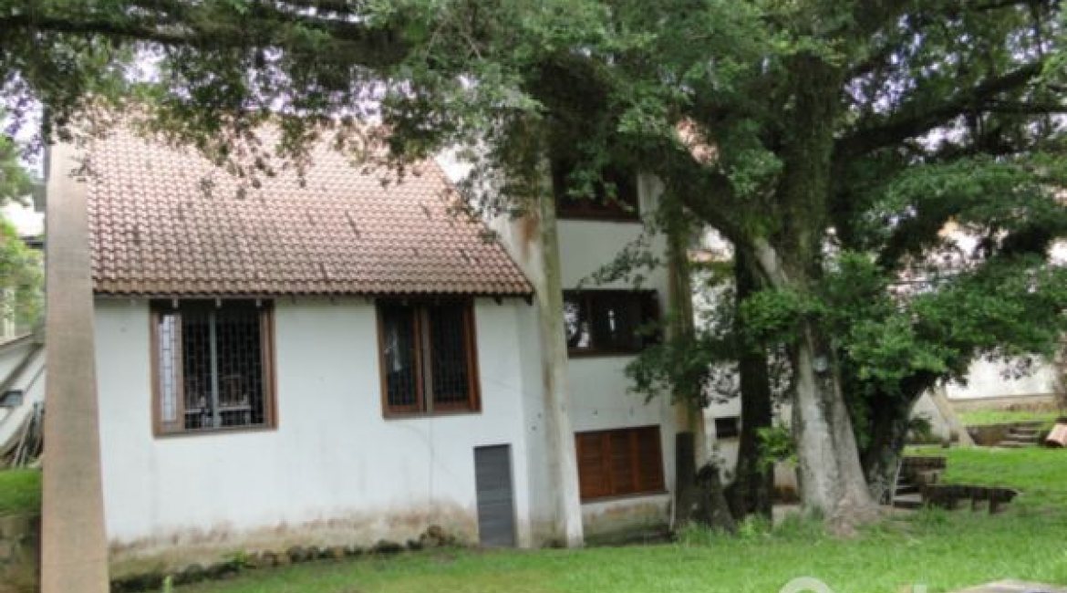 Casa à venda com 530m², 7 dormitórios, 5 suítes, 2 vagas, no bairro Jardim Isabel em Porto Alegre