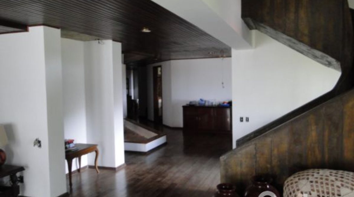 Casa à venda com 530m², 7 dormitórios, 5 suítes, 2 vagas, no bairro Jardim Isabel em Porto Alegre