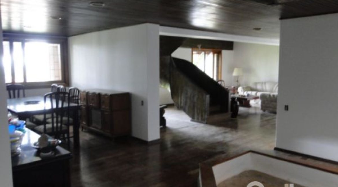 Casa à venda com 530m², 7 dormitórios, 5 suítes, 2 vagas, no bairro Jardim Isabel em Porto Alegre