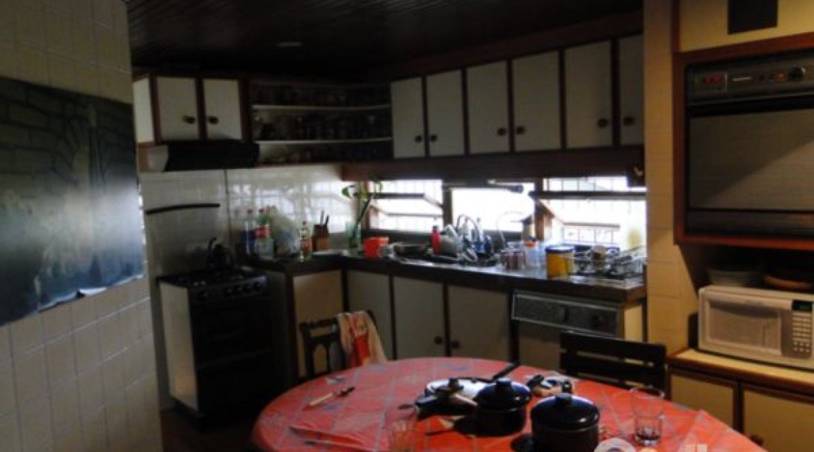 Casa à venda com 530m², 7 dormitórios, 5 suítes, 2 vagas, no bairro Jardim Isabel em Porto Alegre