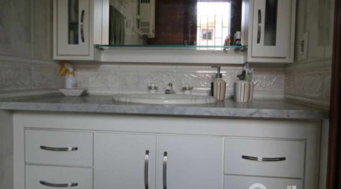 Casa à venda com 530m², 7 dormitórios, 5 suítes, 2 vagas, no bairro Jardim Isabel em Porto Alegre