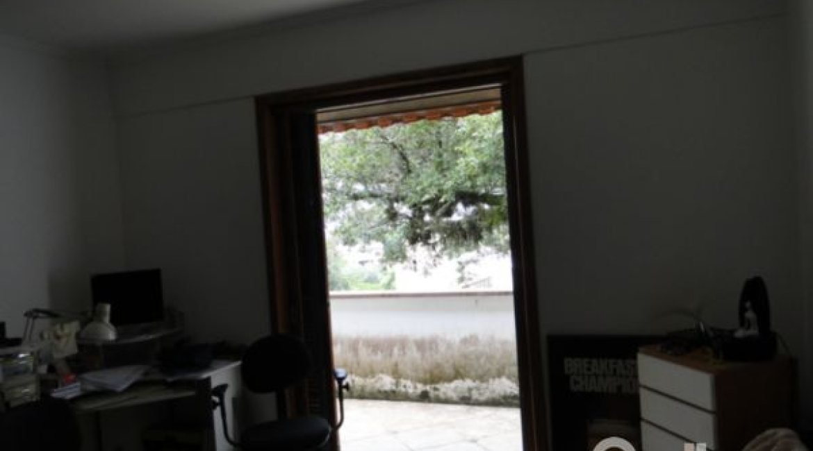 Casa à venda com 530m², 7 dormitórios, 5 suítes, 2 vagas, no bairro Jardim Isabel em Porto Alegre