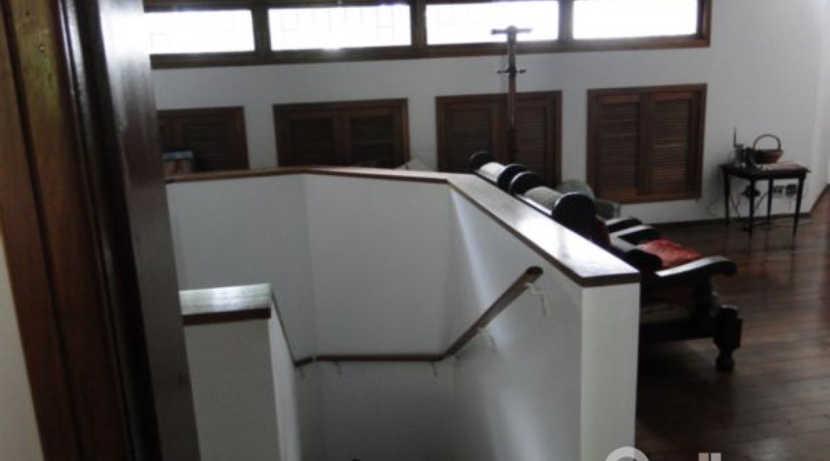 Casa à venda com 530m², 7 dormitórios, 5 suítes, 2 vagas, no bairro Jardim Isabel em Porto Alegre