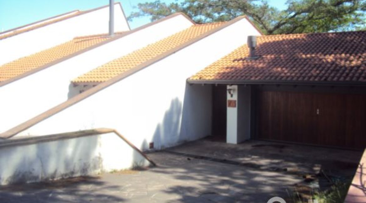 Casa à venda com 530m², 7 dormitórios, 5 suítes, 2 vagas, no bairro Jardim Isabel em Porto Alegre