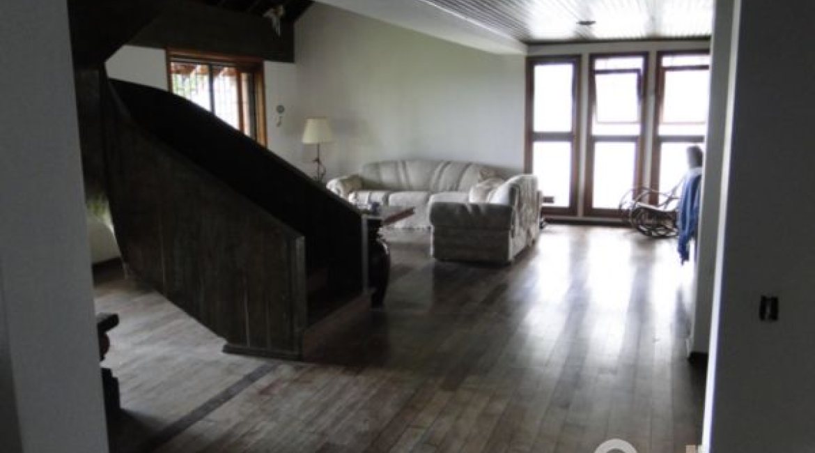 Casa à venda com 530m², 7 dormitórios, 5 suítes, 2 vagas, no bairro Jardim Isabel em Porto Alegre