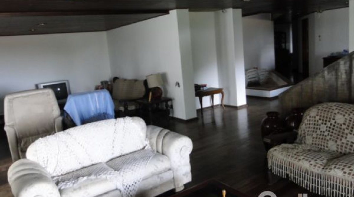 Casa à venda com 530m², 7 dormitórios, 5 suítes, 2 vagas, no bairro Jardim Isabel em Porto Alegre