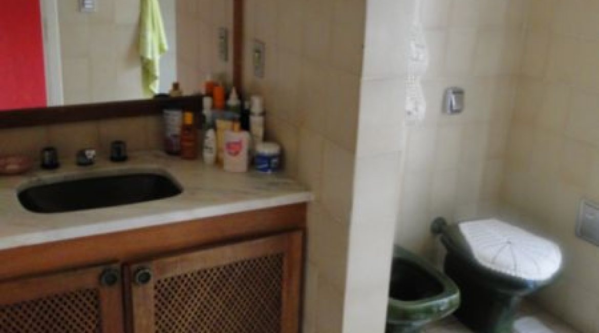 Casa à venda com 367m², 4 dormitórios, 2 suítes, 4 vagas, no bairro Jardim Isabel em Porto Alegre