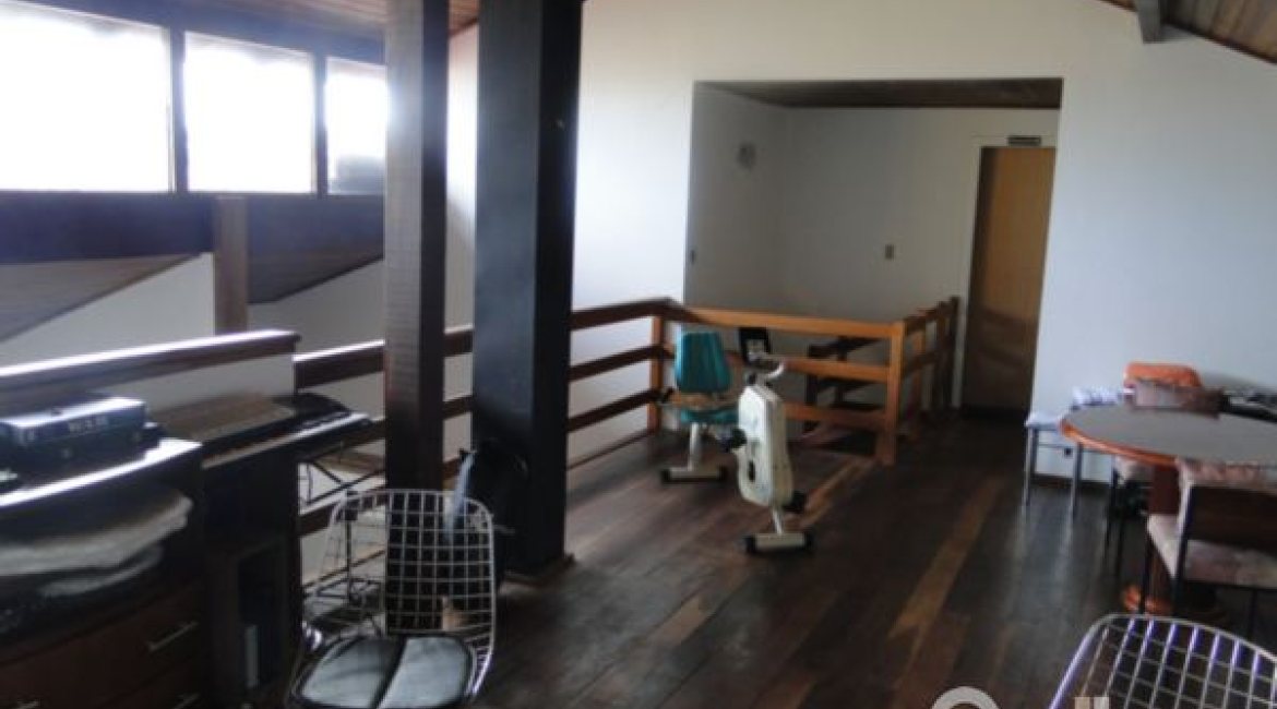 Casa à venda com 367m², 4 dormitórios, 2 suítes, 4 vagas, no bairro Jardim Isabel em Porto Alegre