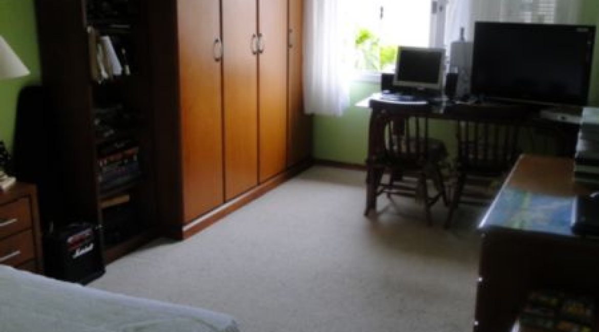 Casa à venda com 367m², 4 dormitórios, 2 suítes, 4 vagas, no bairro Jardim Isabel em Porto Alegre