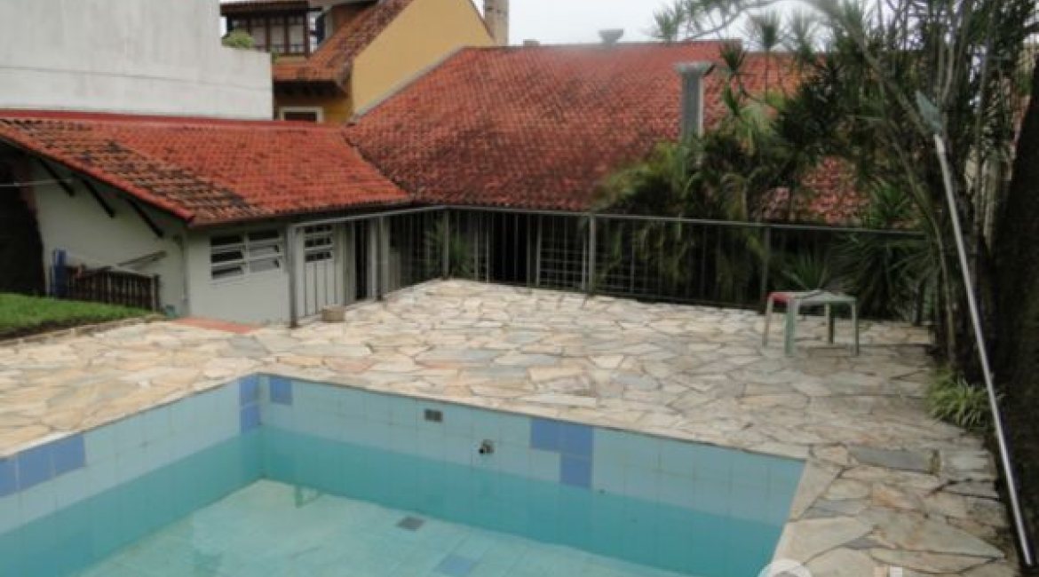 Casa à venda com 367m², 4 dormitórios, 2 suítes, 4 vagas, no bairro Jardim Isabel em Porto Alegre