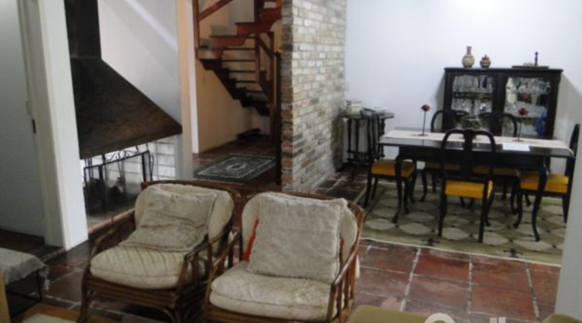 Casa à venda com 367m², 4 dormitórios, 2 suítes, 4 vagas, no bairro Jardim Isabel em Porto Alegre