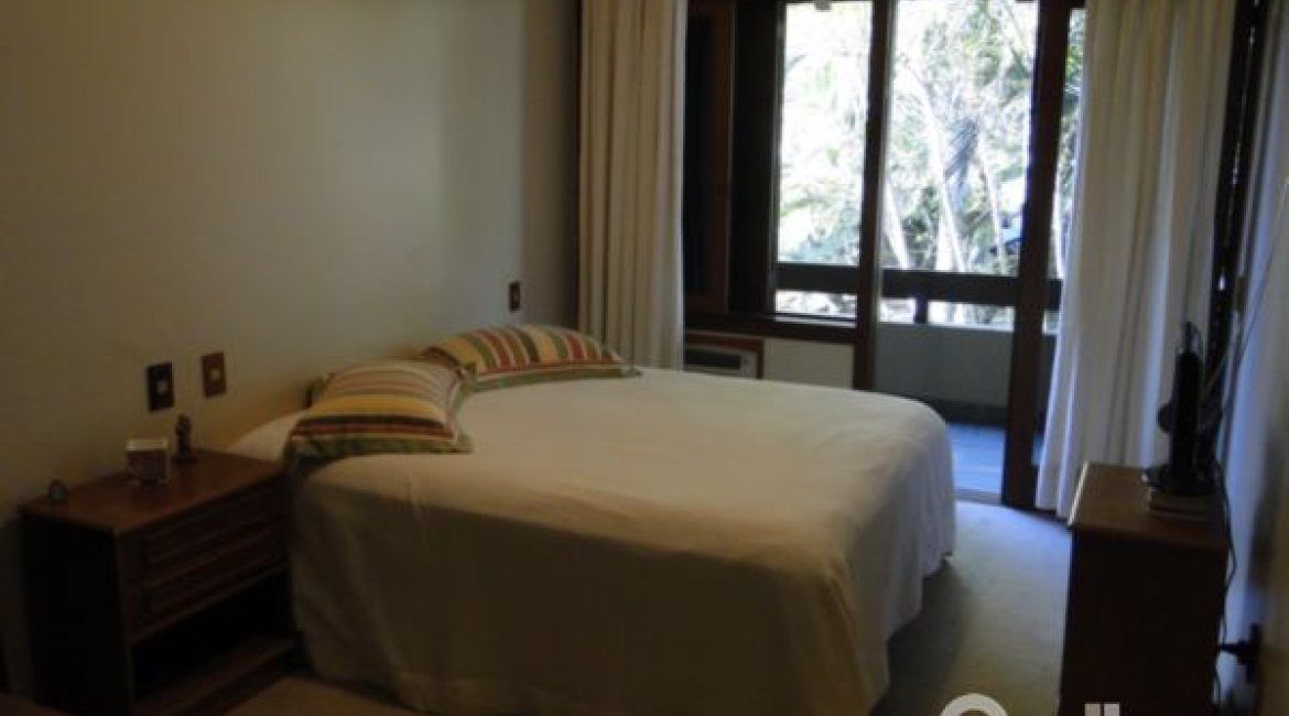 Casa em Condomínio à venda com 1350m², 7 dormitórios, 5 suítes, 4 vagas, no bairro Cavalhada em PORTO ALEGRE