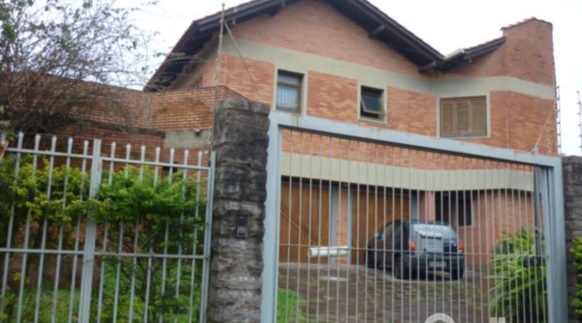 Casa à venda com 580m², 4 dormitórios, 4 suítes, 2 vagas, no bairro Jardim Isabel em Porto Alegre