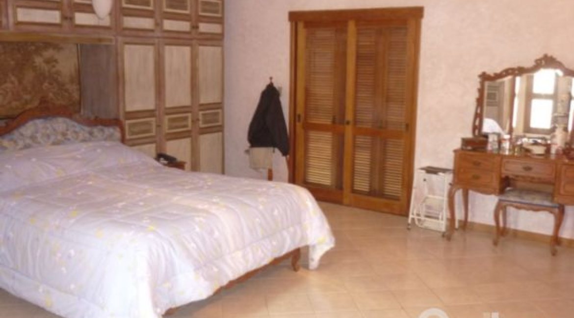 Casa à venda com 580m², 4 dormitórios, 4 suítes, 2 vagas, no bairro Jardim Isabel em Porto Alegre