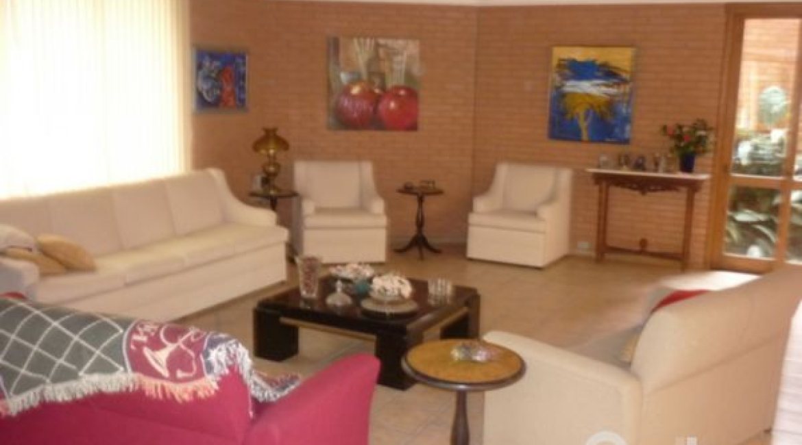 Casa à venda com 580m², 4 dormitórios, 4 suítes, 2 vagas, no bairro Jardim Isabel em Porto Alegre