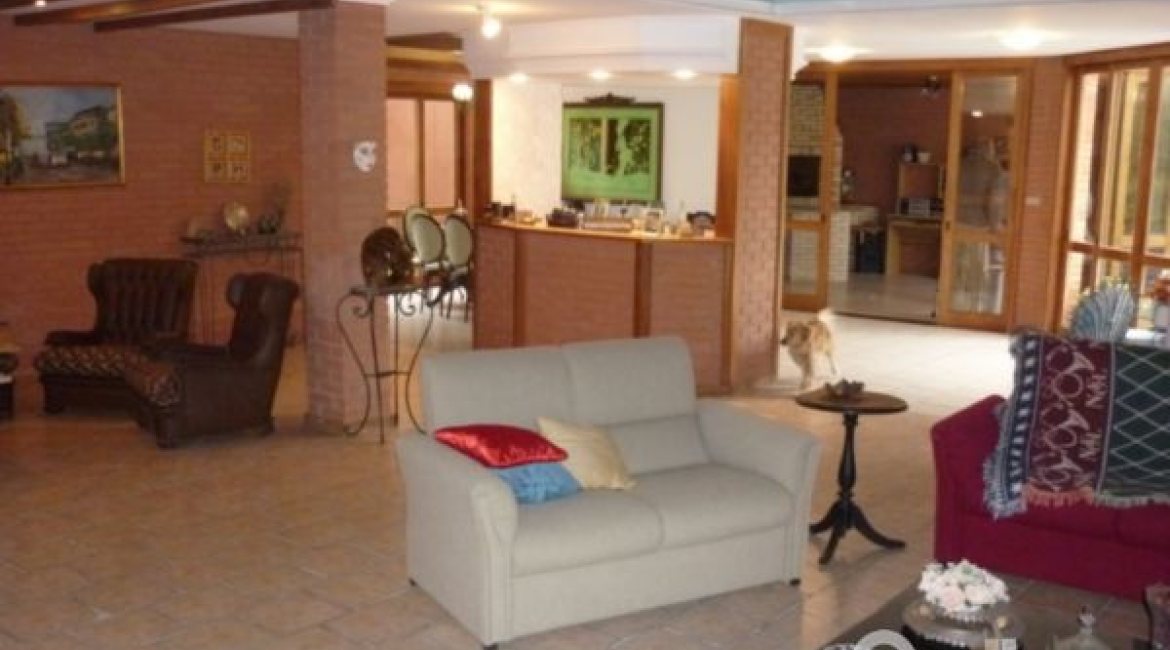 Casa à venda com 580m², 4 dormitórios, 4 suítes, 2 vagas, no bairro Jardim Isabel em Porto Alegre