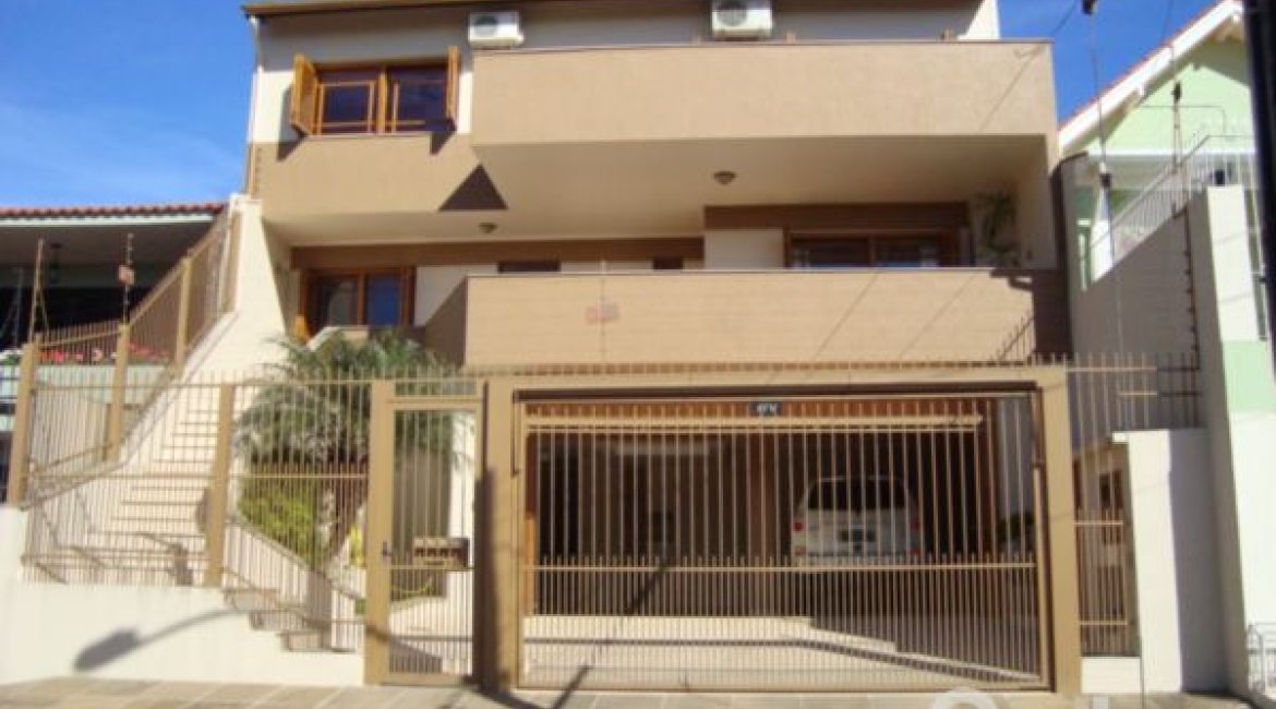 Casa à venda com 520m², 4 dormitórios, 1 suíte, 3 vagas, no bairro Tristeza em Porto Alegre