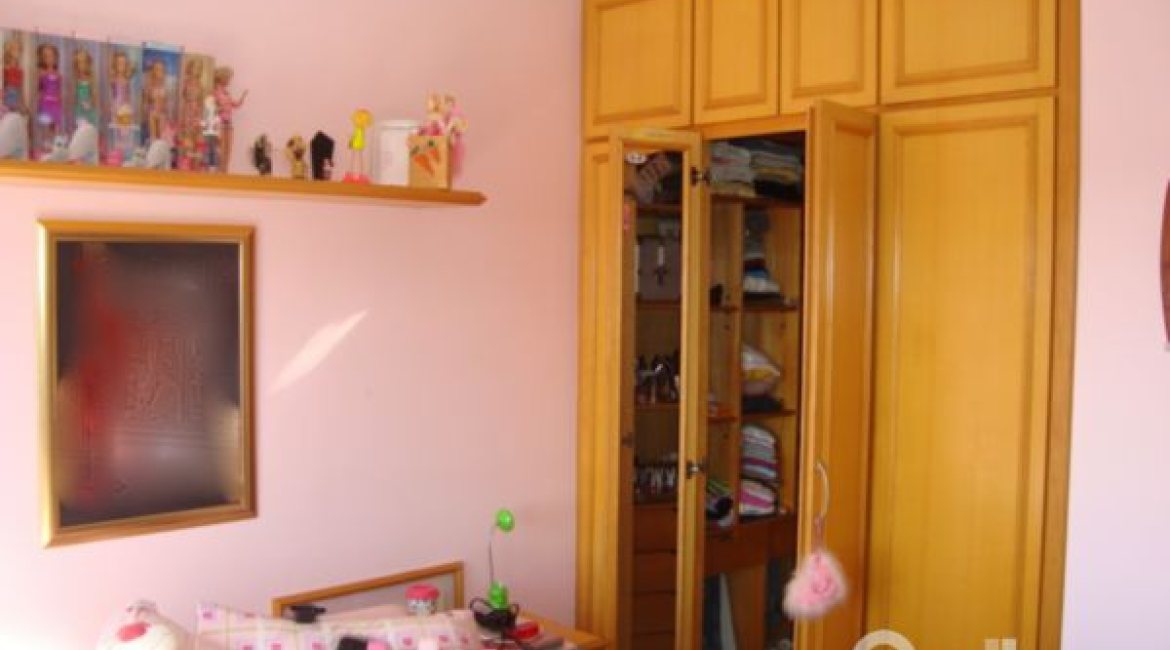 Casa à venda com 520m², 4 dormitórios, 1 suíte, 3 vagas, no bairro Tristeza em Porto Alegre