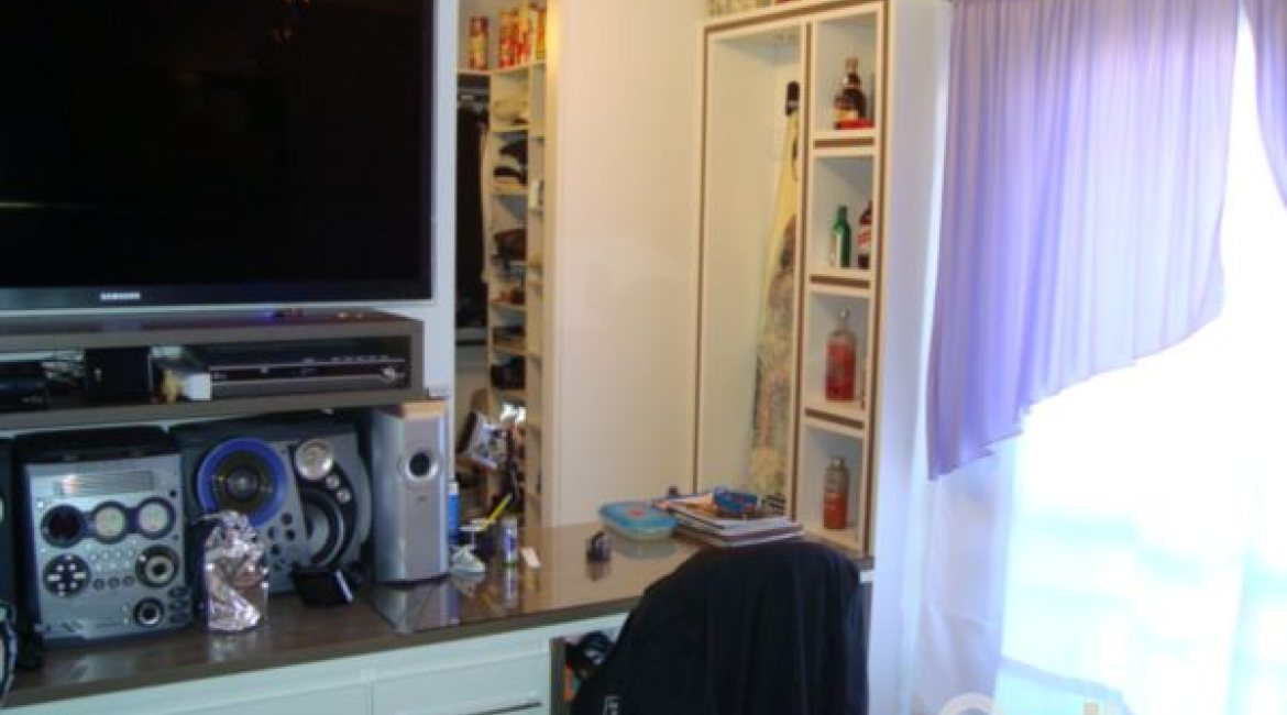 Casa à venda com 520m², 4 dormitórios, 1 suíte, 3 vagas, no bairro Tristeza em Porto Alegre