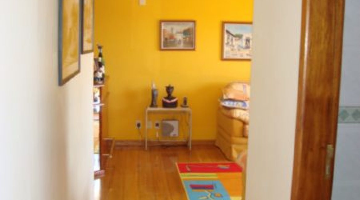 Casa à venda com 520m², 4 dormitórios, 1 suíte, 3 vagas, no bairro Tristeza em Porto Alegre