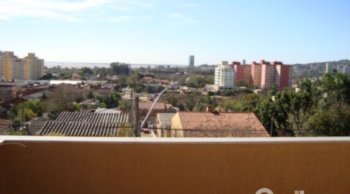 Casa à venda com 520m², 4 dormitórios, 1 suíte, 3 vagas, no bairro Tristeza em Porto Alegre