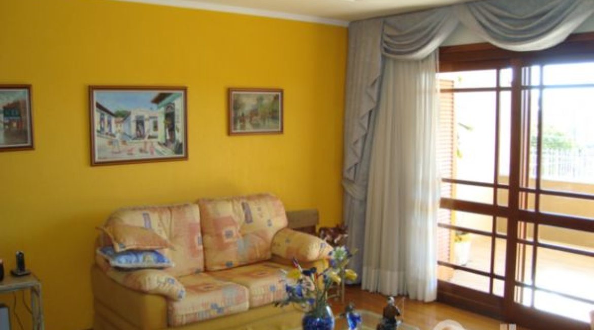 Casa à venda com 520m², 4 dormitórios, 1 suíte, 3 vagas, no bairro Tristeza em Porto Alegre