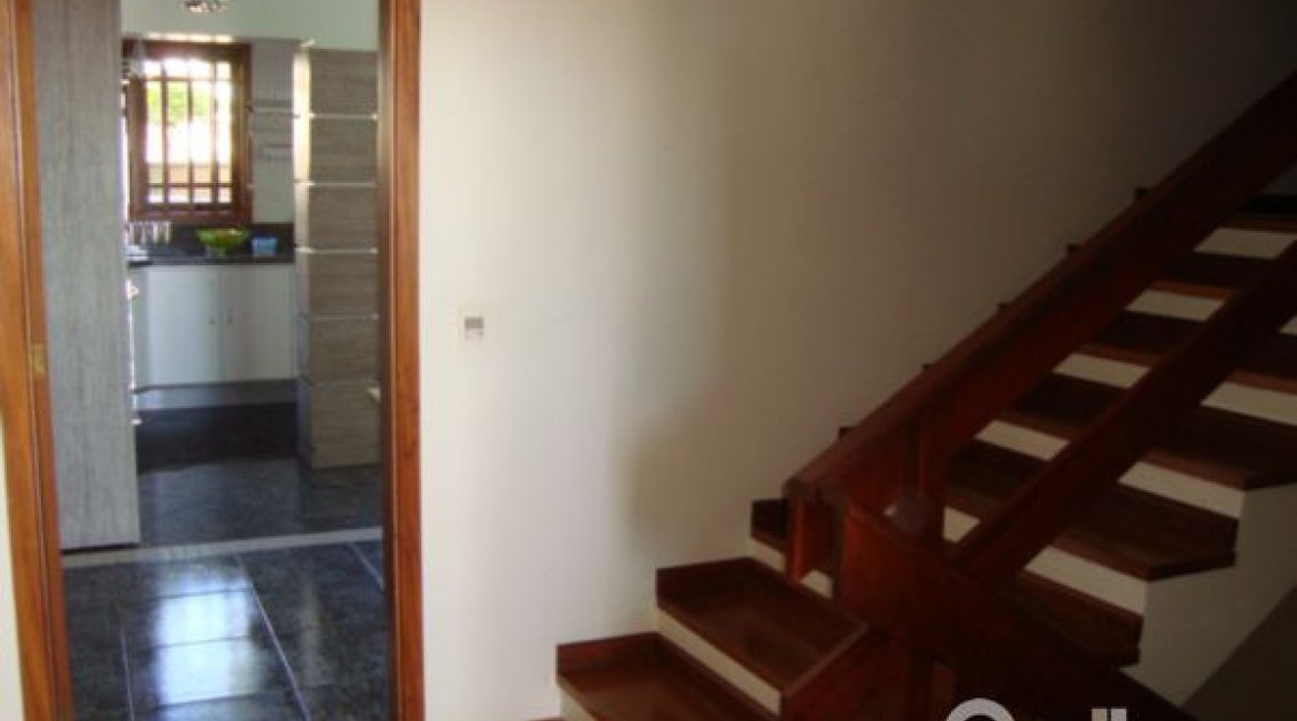 Casa à venda com 520m², 4 dormitórios, 1 suíte, 3 vagas, no bairro Tristeza em Porto Alegre
