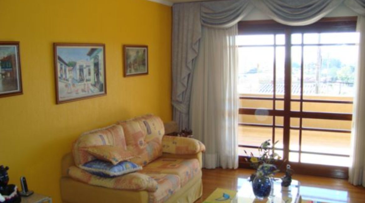 Casa à venda com 520m², 4 dormitórios, 1 suíte, 3 vagas, no bairro Tristeza em Porto Alegre