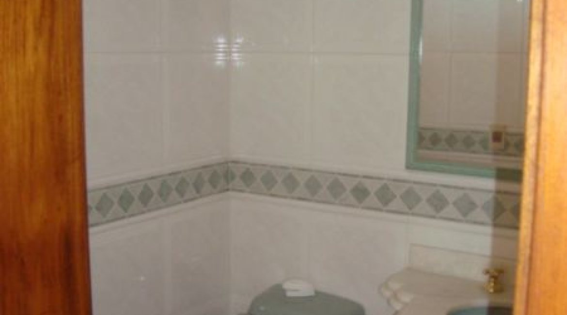 Casa à venda com 520m², 4 dormitórios, 1 suíte, 3 vagas, no bairro Tristeza em Porto Alegre