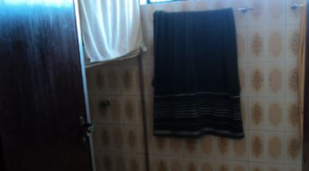 Casa à venda com 345m², 3 dormitórios, 1 suíte, 3 vagas, no bairro Guarujá em Porto Alegre