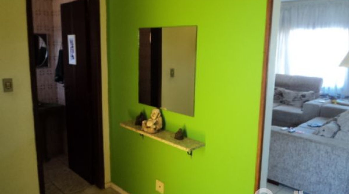 Casa à venda com 345m², 3 dormitórios, 1 suíte, 3 vagas, no bairro Guarujá em Porto Alegre