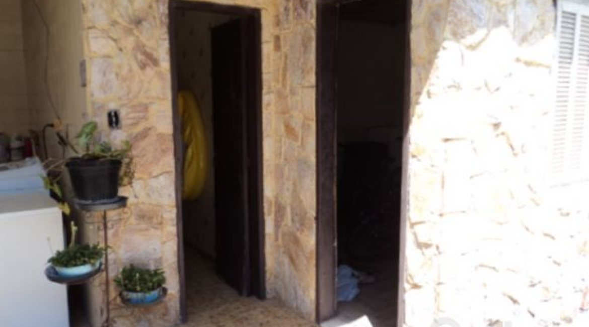 Casa à venda com 345m², 3 dormitórios, 1 suíte, 3 vagas, no bairro Guarujá em Porto Alegre