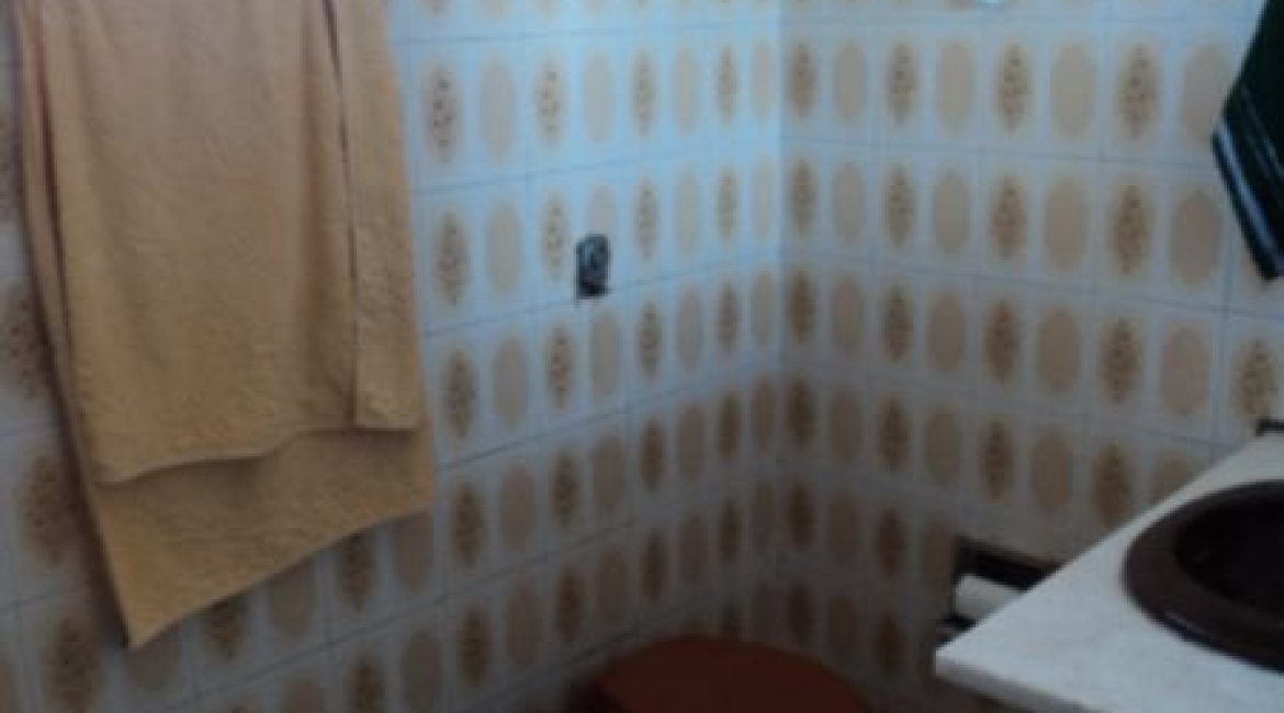 Casa à venda com 345m², 3 dormitórios, 1 suíte, 3 vagas, no bairro Guarujá em Porto Alegre