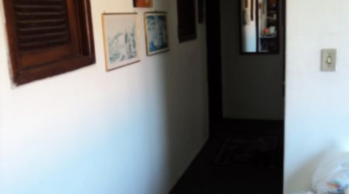 Casa à venda com 345m², 3 dormitórios, 1 suíte, 3 vagas, no bairro Guarujá em Porto Alegre