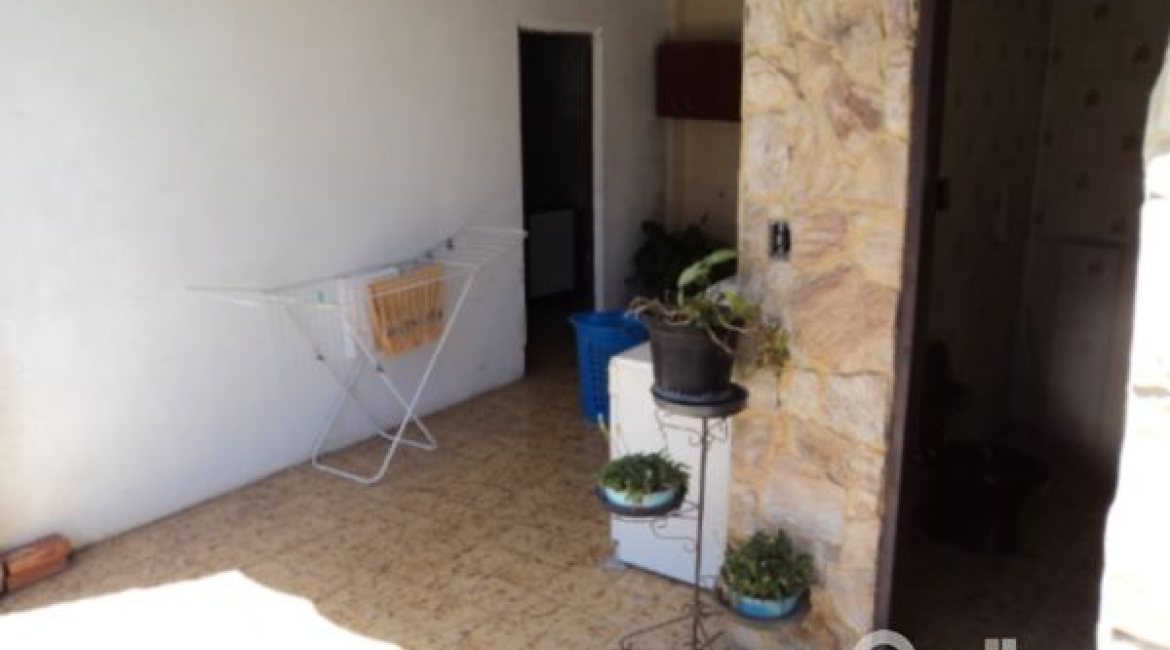 Casa à venda com 345m², 3 dormitórios, 1 suíte, 3 vagas, no bairro Guarujá em Porto Alegre