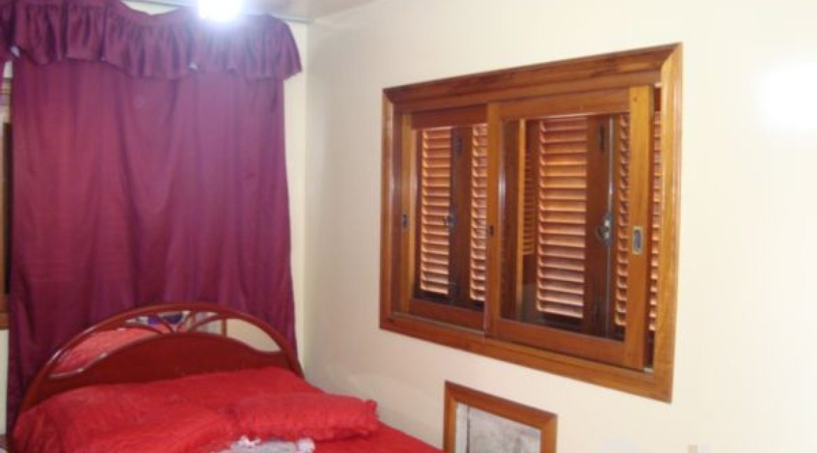 Casa à venda com 280m², 3 dormitórios, 1 suíte, 2 vagas, no bairro Tristeza em Porto Alegre