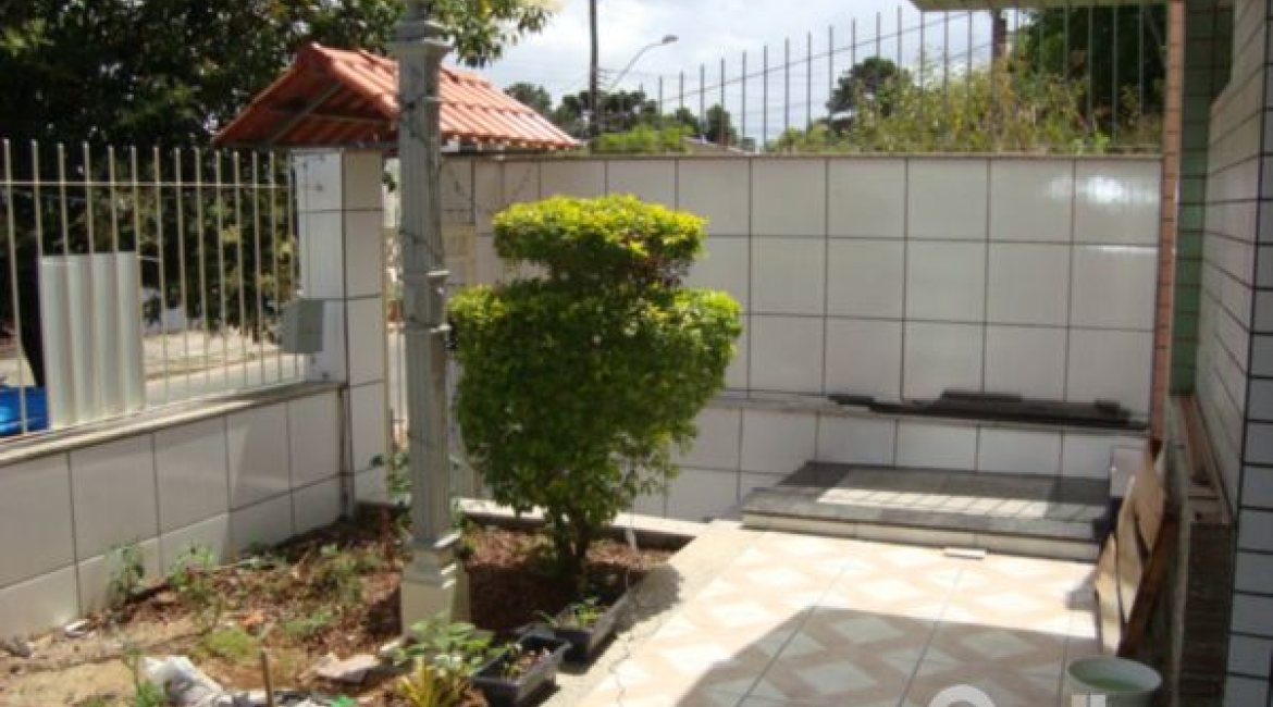 Casa à venda com 280m², 3 dormitórios, 1 suíte, 2 vagas, no bairro Tristeza em Porto Alegre