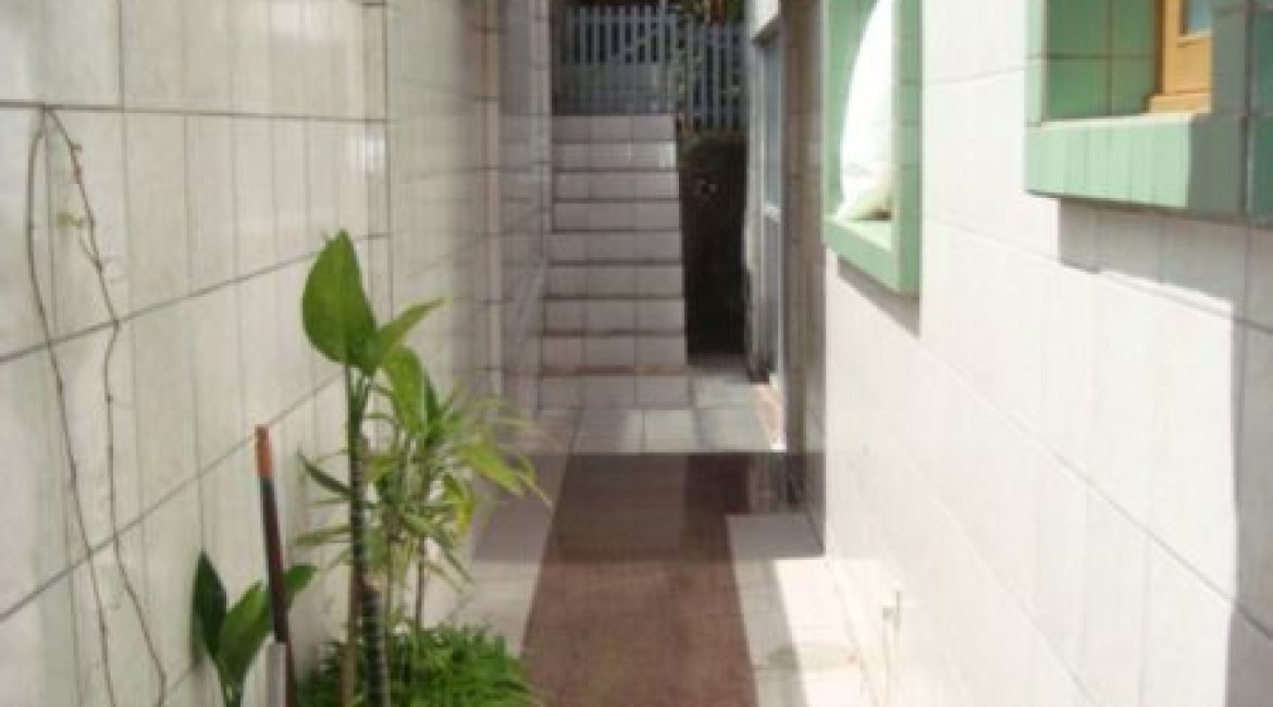 Casa à venda com 280m², 3 dormitórios, 1 suíte, 2 vagas, no bairro Tristeza em Porto Alegre