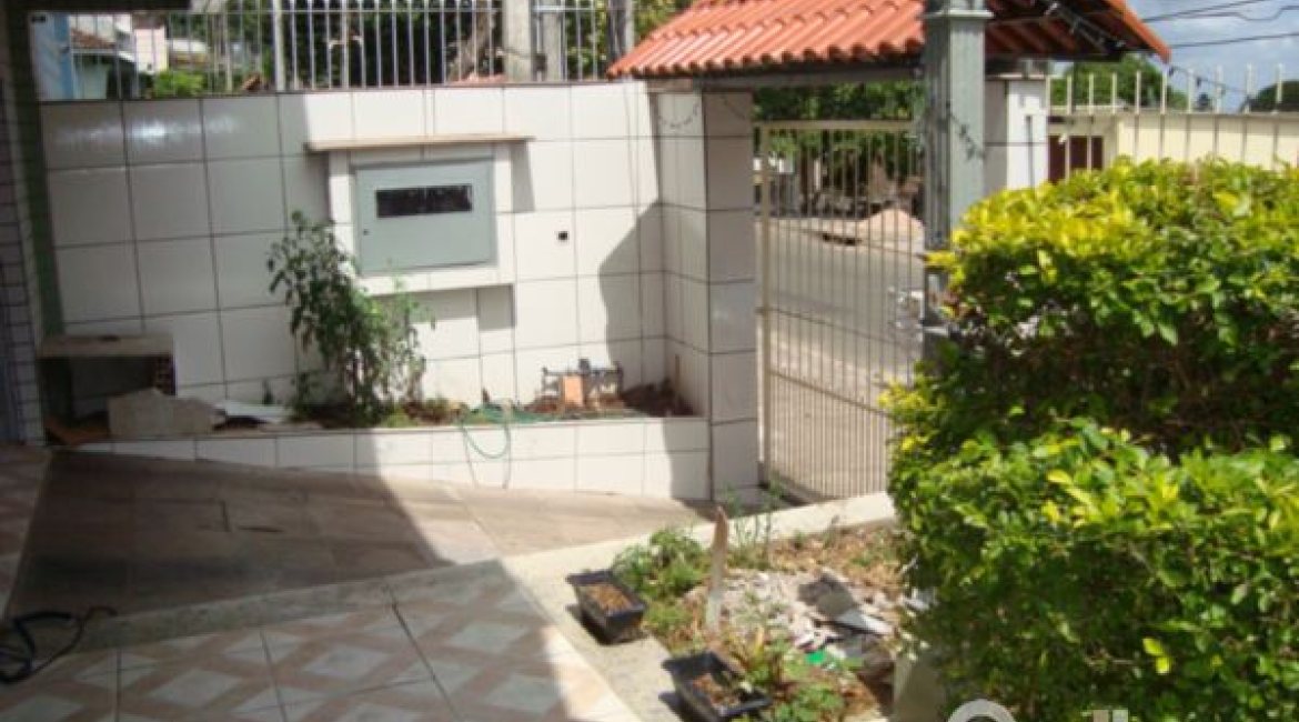 Casa à venda com 280m², 3 dormitórios, 1 suíte, 2 vagas, no bairro Tristeza em Porto Alegre