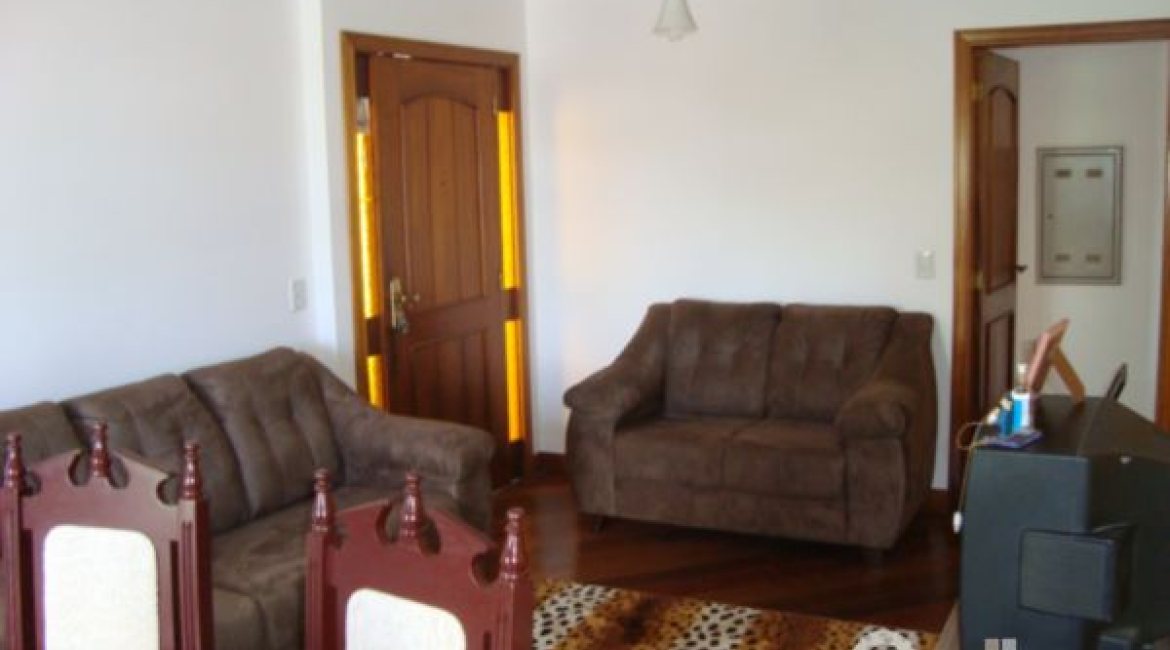 Casa à venda com 280m², 3 dormitórios, 1 suíte, 2 vagas, no bairro Tristeza em Porto Alegre