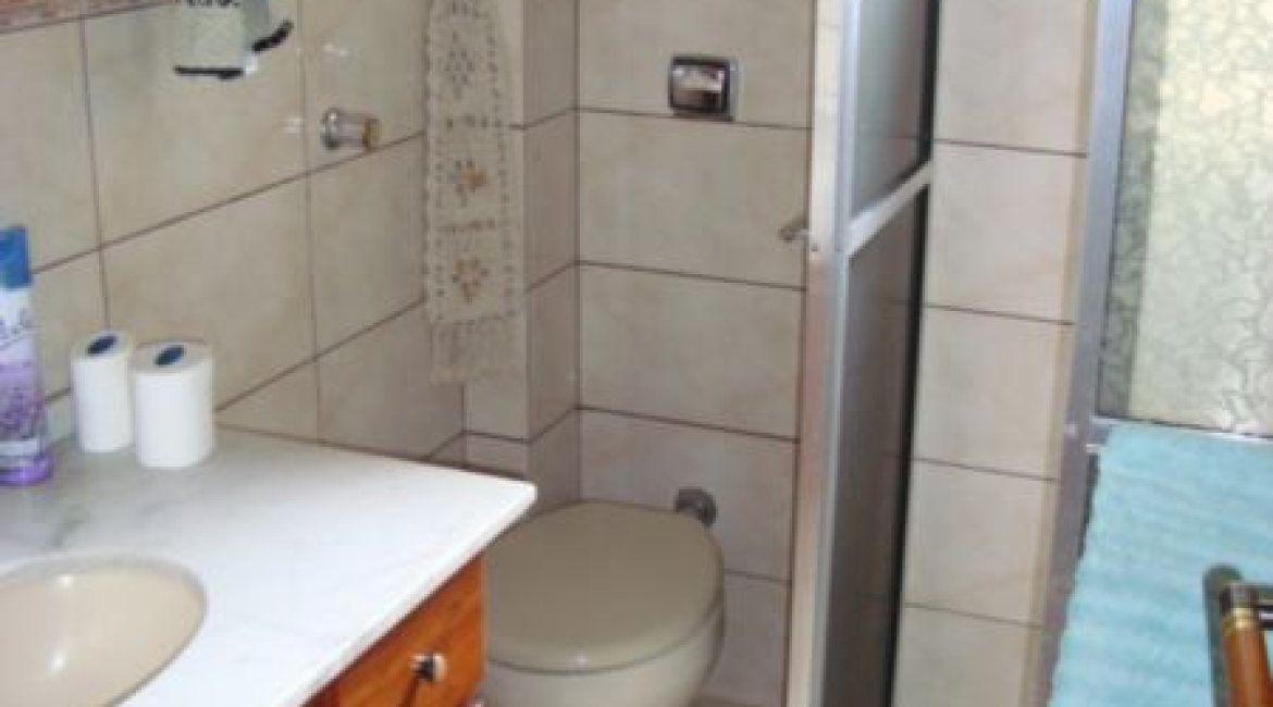 Casa à venda com 280m², 3 dormitórios, 1 suíte, 2 vagas, no bairro Tristeza em Porto Alegre