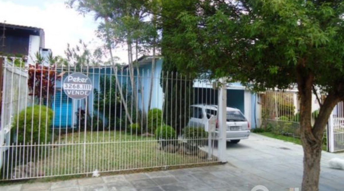 Casa à venda com 181m², 3 dormitórios, 1 suíte, 4 vagas, no bairro Ipanema em Porto Alegre