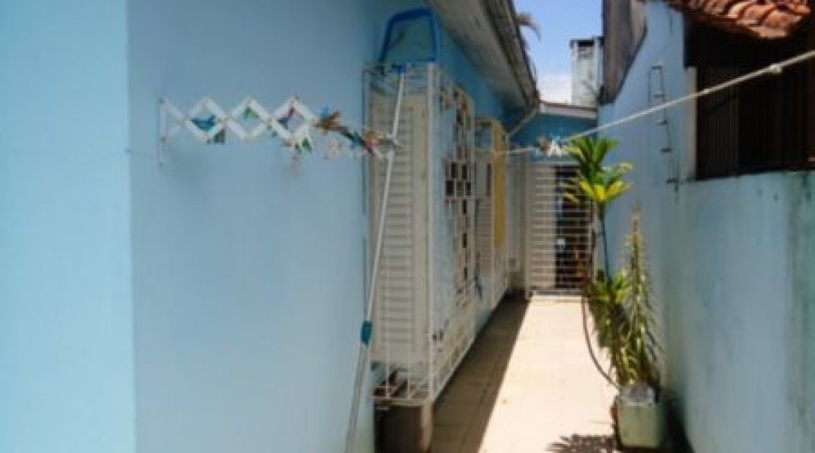 Casa à venda com 181m², 3 dormitórios, 1 suíte, 4 vagas, no bairro Ipanema em Porto Alegre