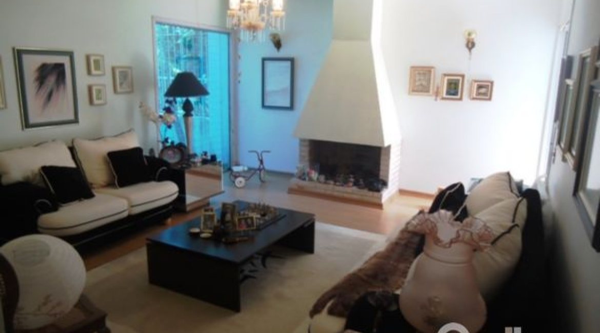 Casa à venda com 181m², 3 dormitórios, 1 suíte, 4 vagas, no bairro Ipanema em Porto Alegre