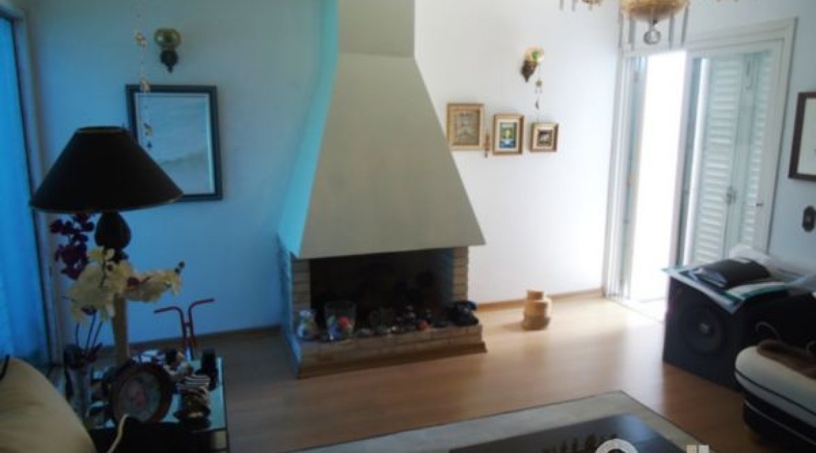 Casa à venda com 181m², 3 dormitórios, 1 suíte, 4 vagas, no bairro Ipanema em Porto Alegre