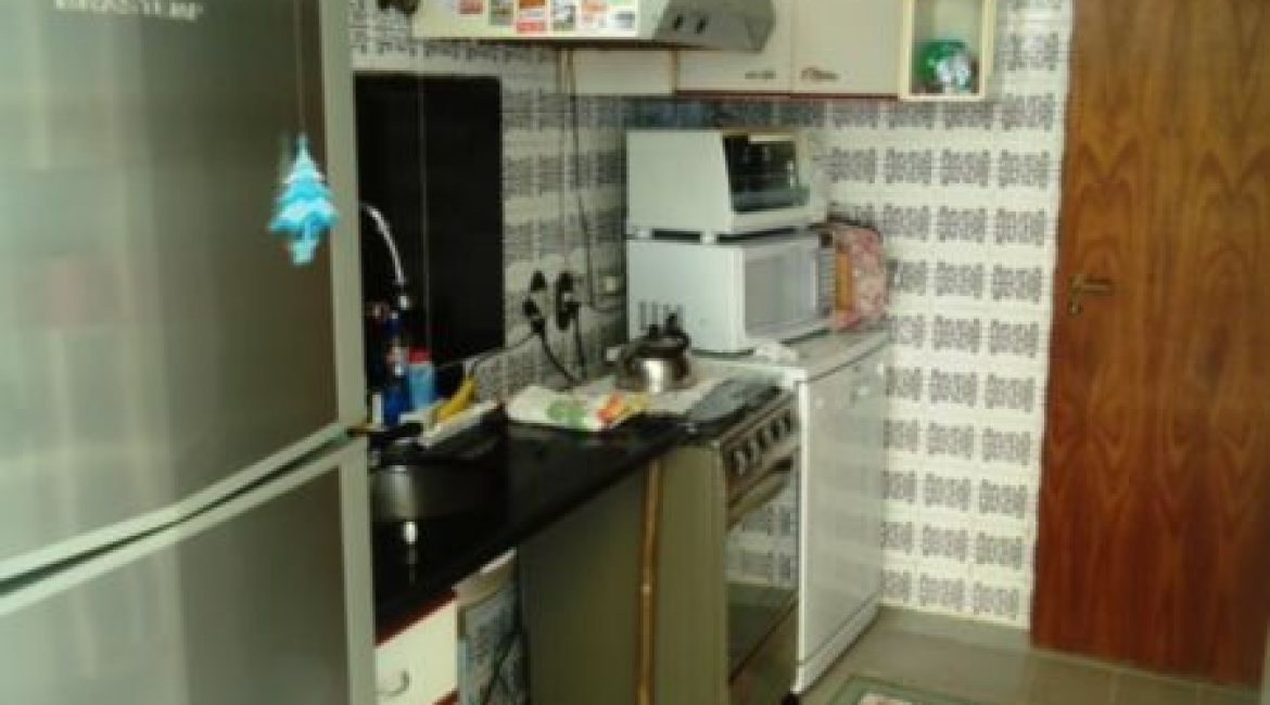 Casa à venda com 181m², 3 dormitórios, 1 suíte, 4 vagas, no bairro Ipanema em Porto Alegre