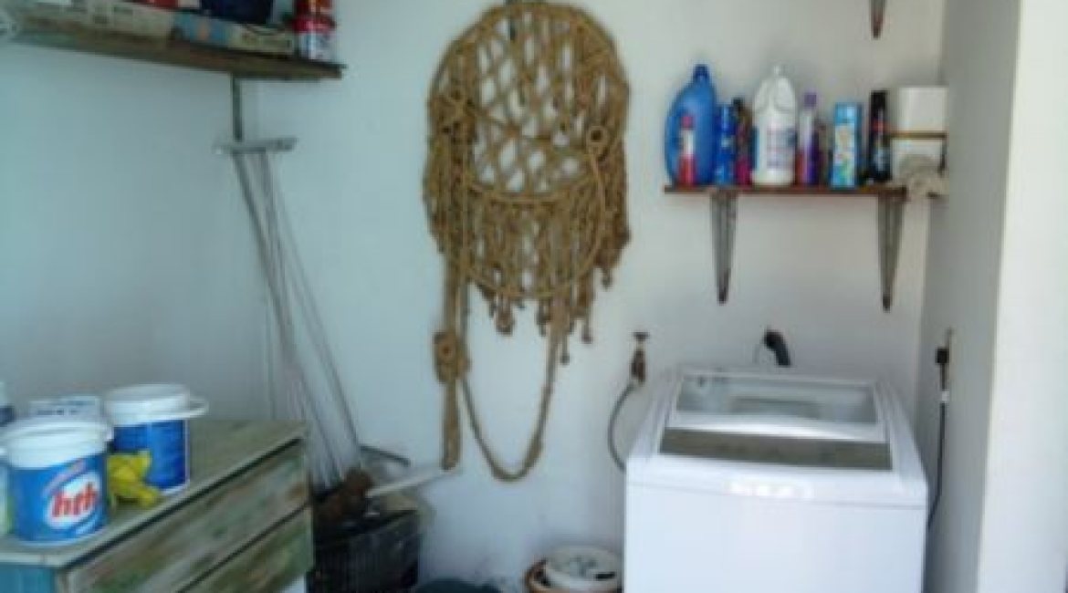 Casa à venda com 181m², 3 dormitórios, 1 suíte, 4 vagas, no bairro Ipanema em Porto Alegre